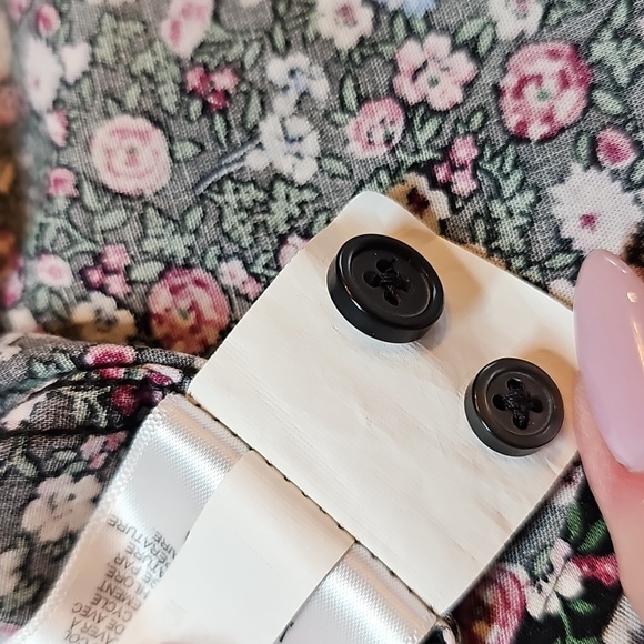 NEW EXPRESS SLIM BLACK FLORAL LONG SLEEVE COLLARED BUTTON-UP BLOUSE - Picture 15 of 15